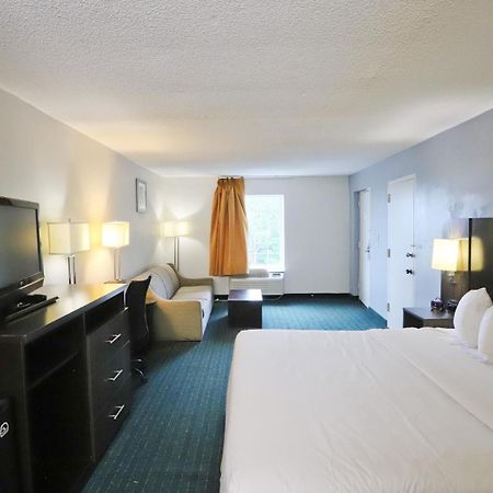 Greenville Inn & Suites Екстериор снимка