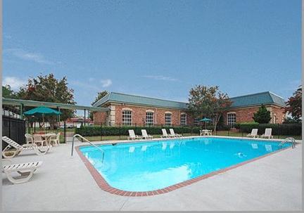 Greenville Inn & Suites Екстериор снимка