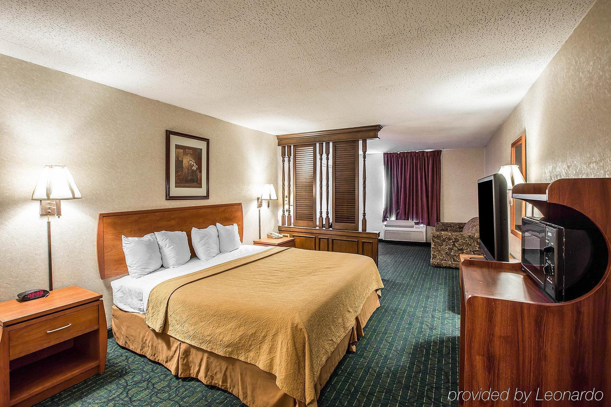 Greenville Inn & Suites Екстериор снимка