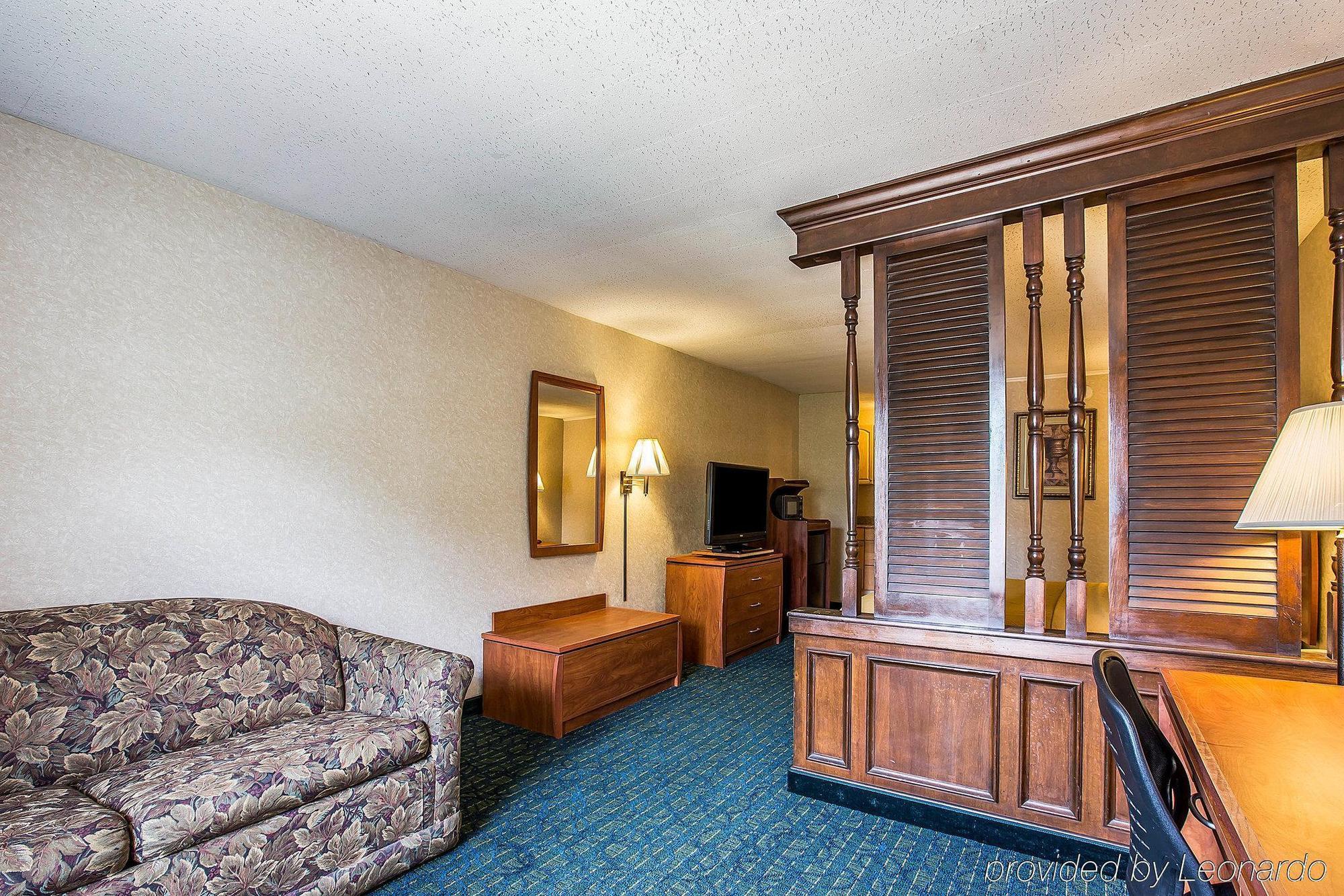 Greenville Inn & Suites Екстериор снимка