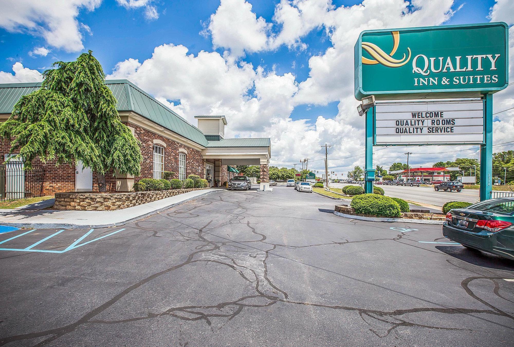 Greenville Inn & Suites Екстериор снимка