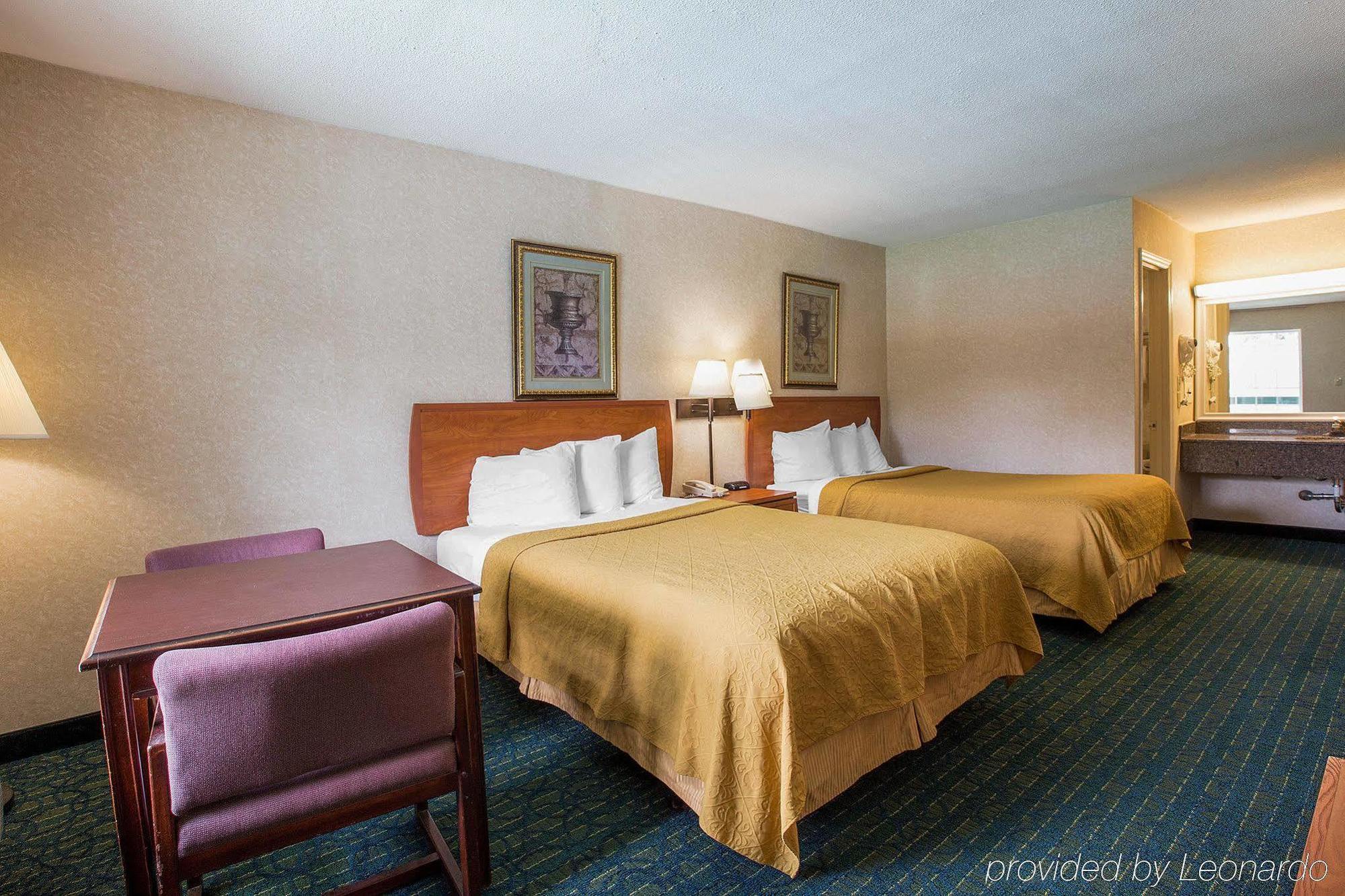 Greenville Inn & Suites Екстериор снимка