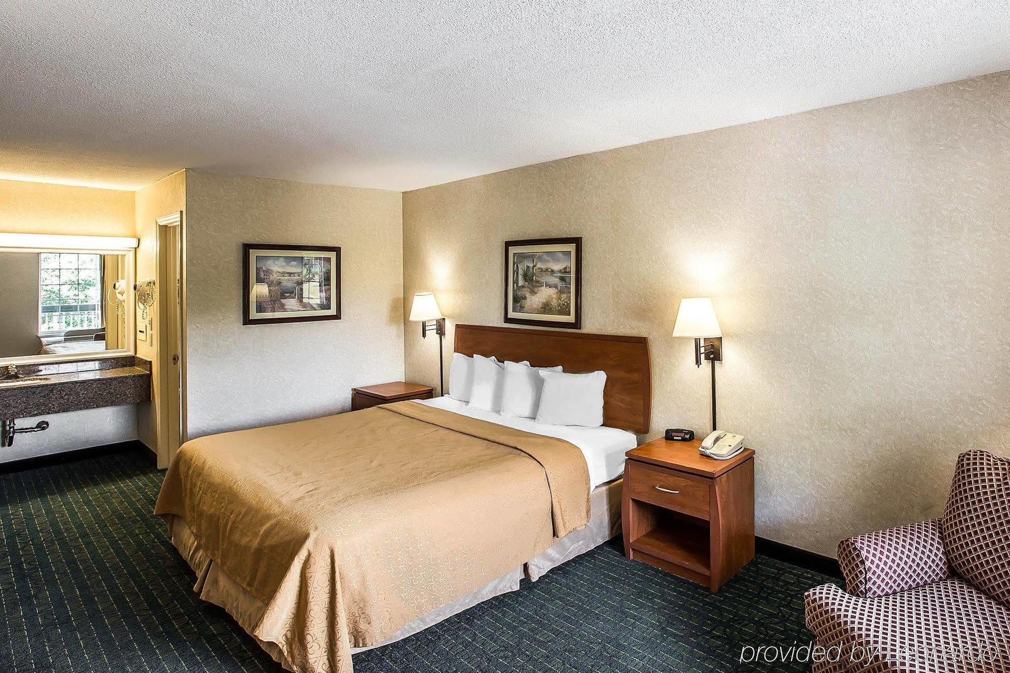 Greenville Inn & Suites Екстериор снимка