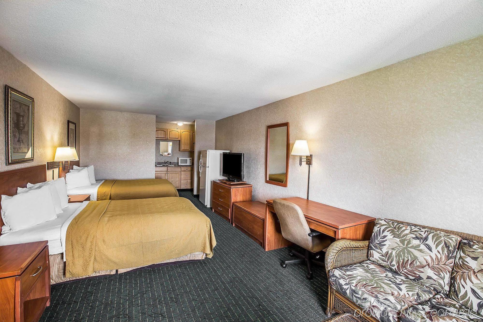 Greenville Inn & Suites Екстериор снимка