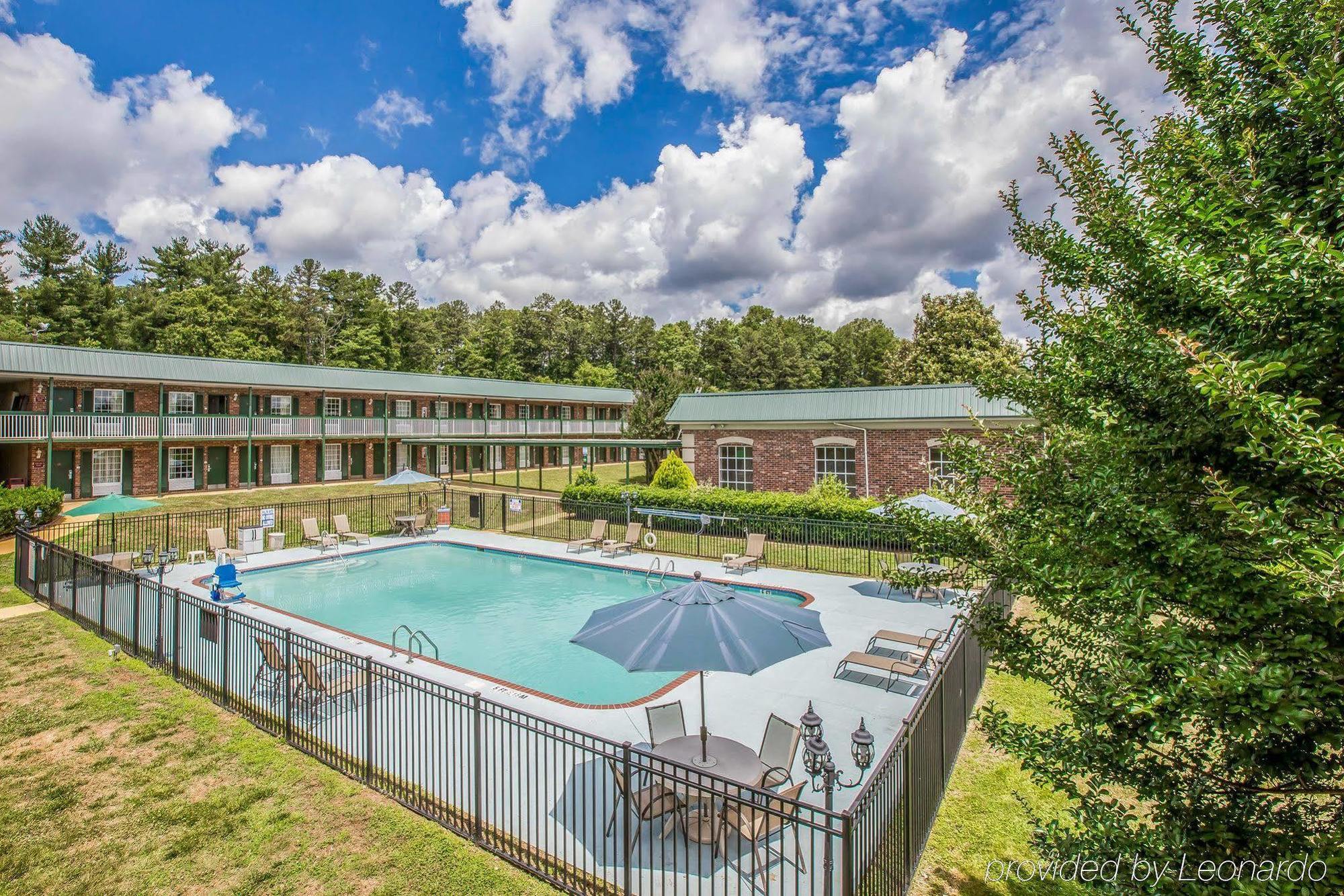 Greenville Inn & Suites Екстериор снимка