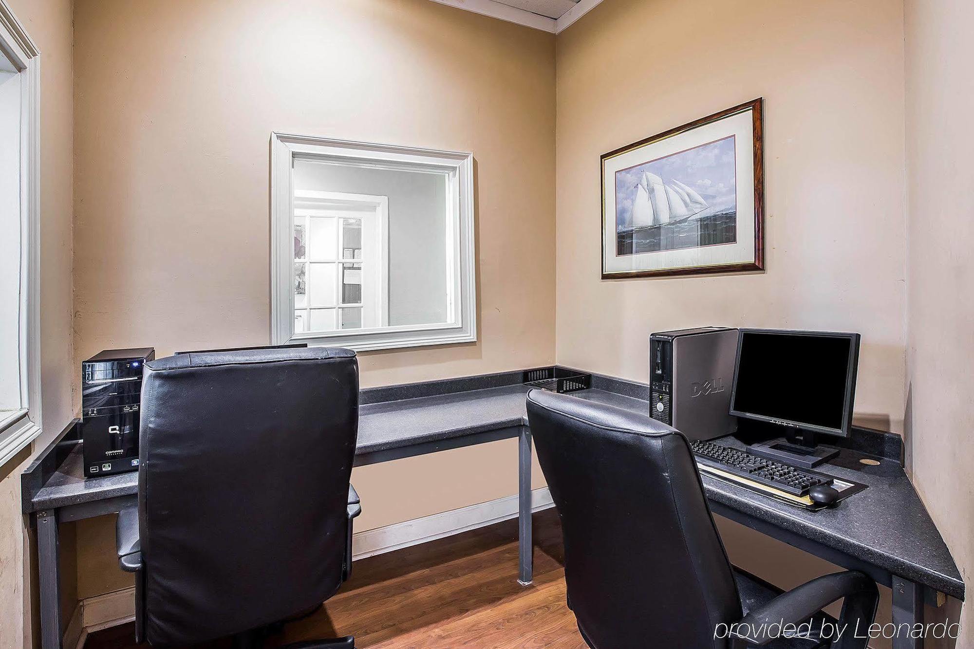 Greenville Inn & Suites Екстериор снимка