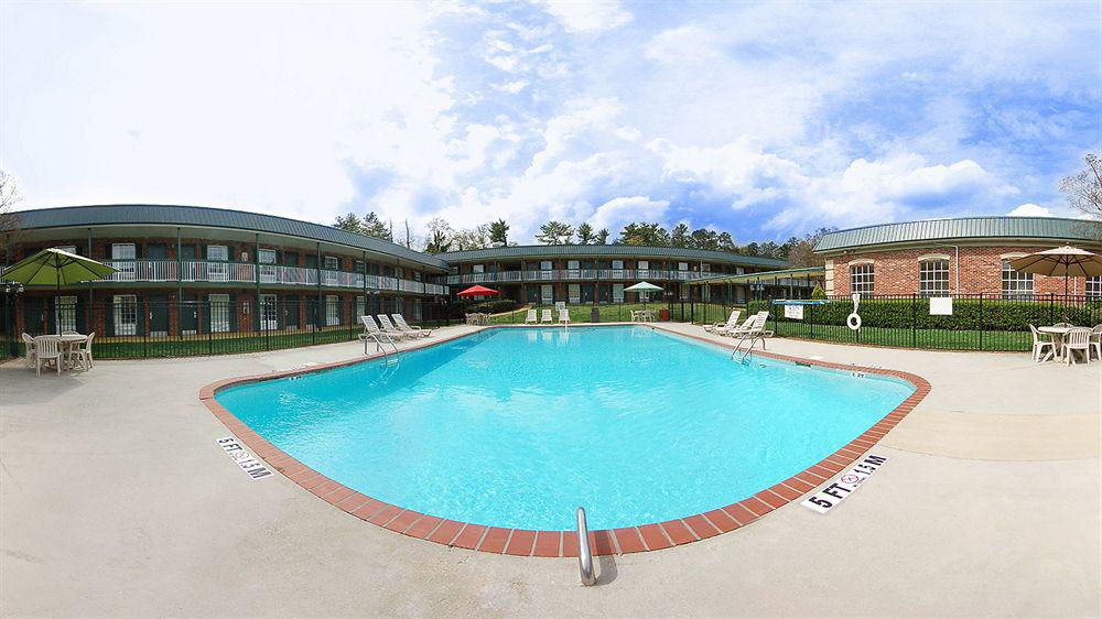 Greenville Inn & Suites Екстериор снимка